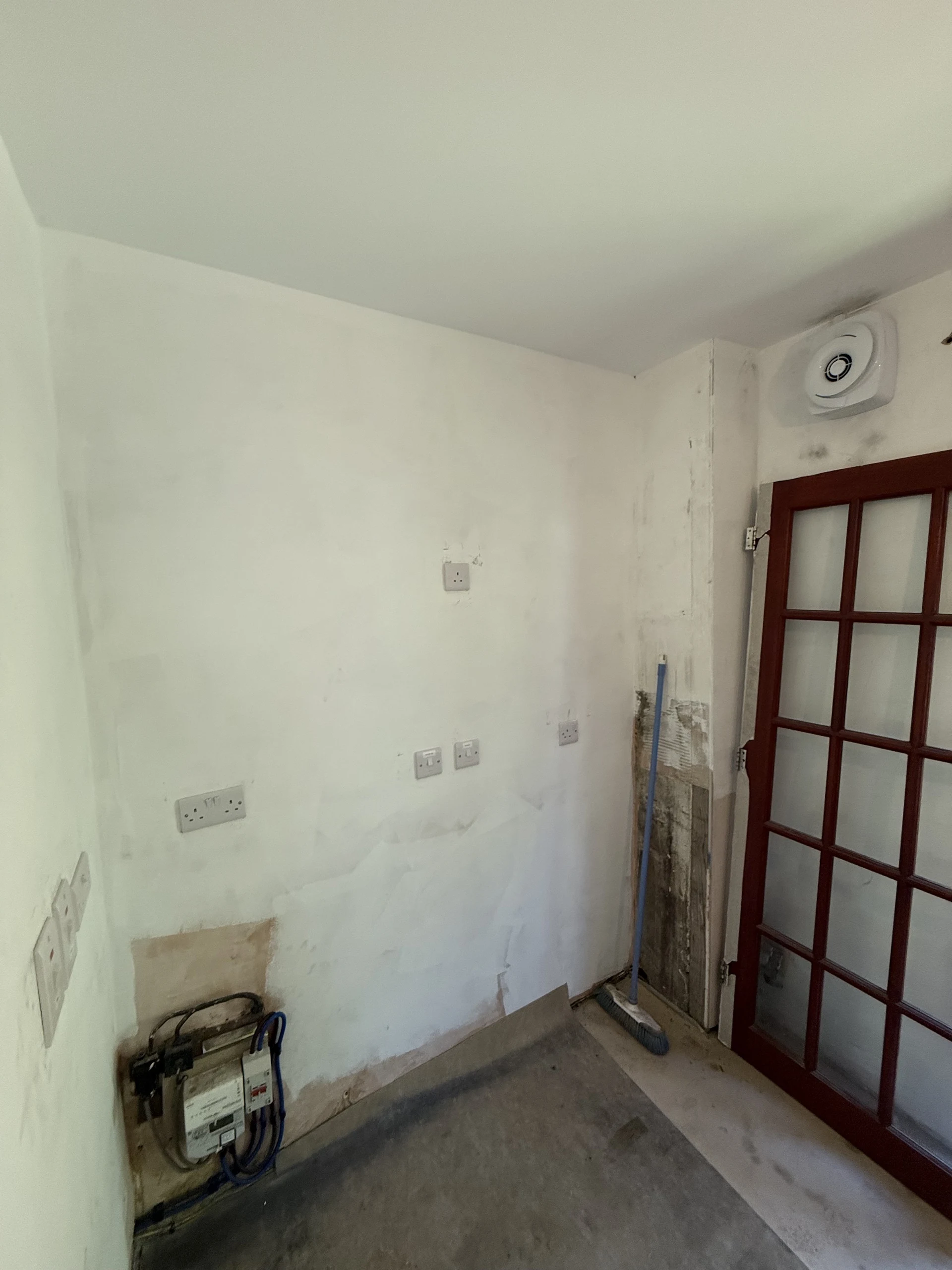 Socket positions and cable routes during a house renovation
