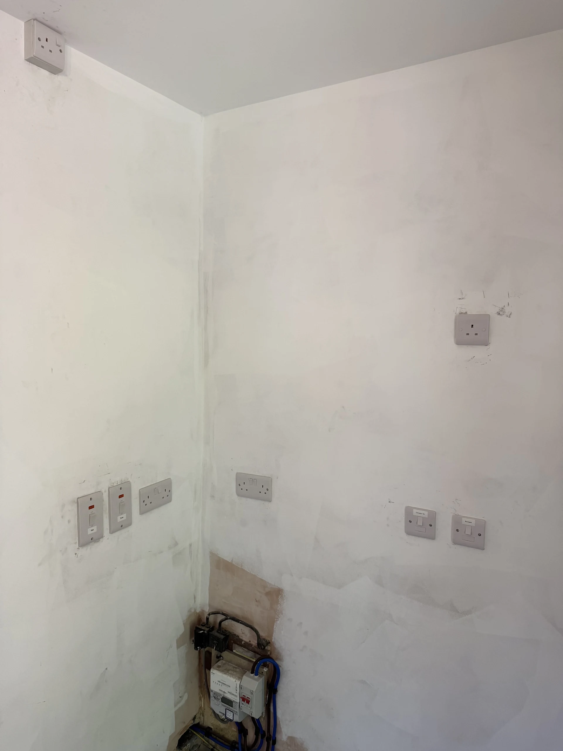 Socket and fused connection positions during a kitchen renovation